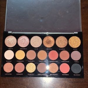 ❤️REVOLUTION EYESHADOW PALETTE❤️